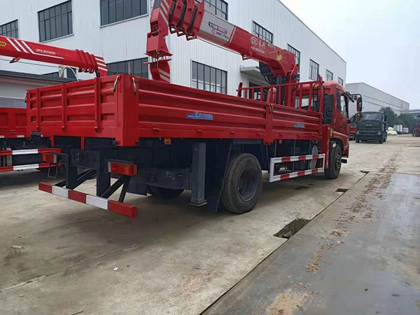 東風(fēng)天錦國六單橋隨車吊，上裝8噸各類吊機