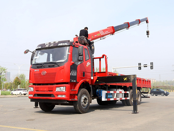 國(guó)六解放J6后八輪隨車(chē)吊專(zhuān)用底盤(pán)